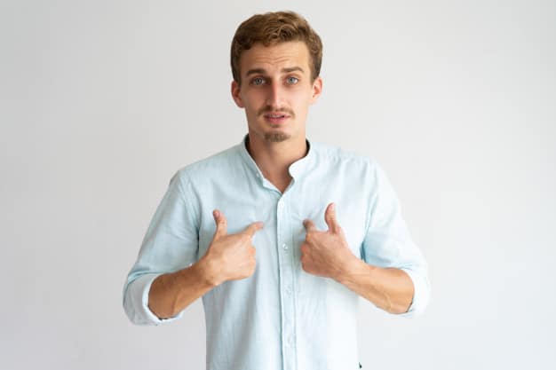 Hombre preguntándose quien soy 
