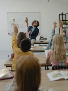 Antes de ser educadores. Aprender a educar. -Miedo +Amor